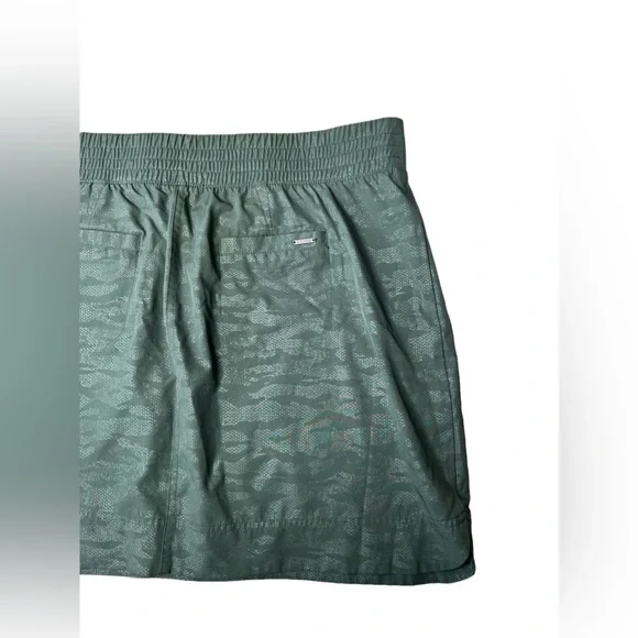 Orvis Size XL Green Camo Embossed Print Active Performance Skort Womens - Picture 5 of 15